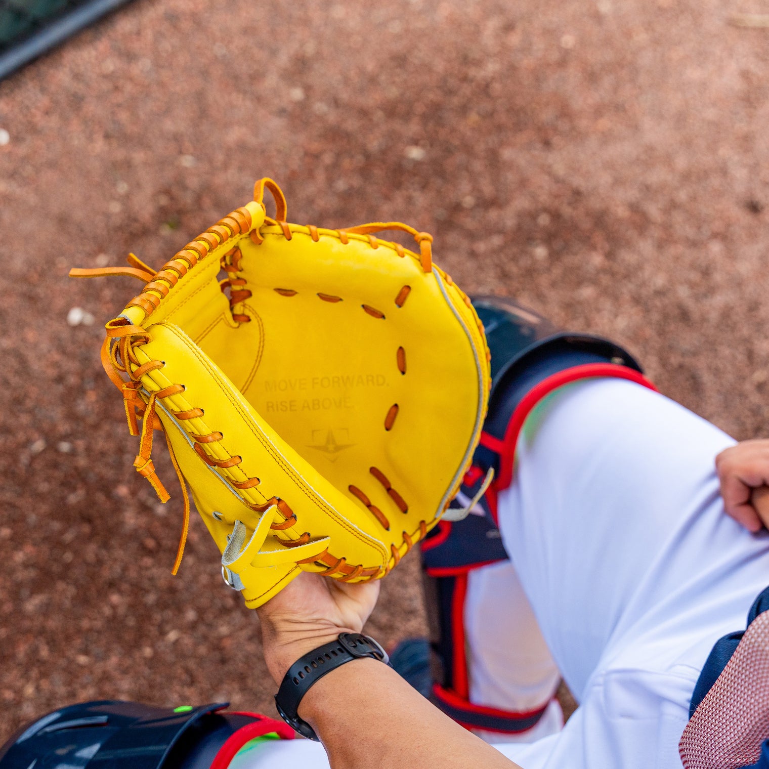 PRO-ELITE® JAPAN CATCHERS MITT - 34" CLOSED BACK