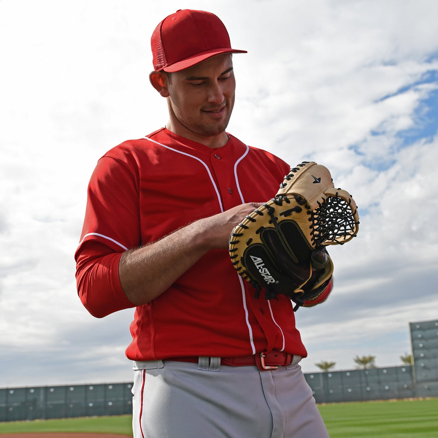 THE KEYHOLE™ // 33.5" TRAINING MITT