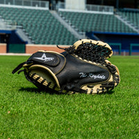 THE KEYHOLE™ - 33.5" TRAINING MITT